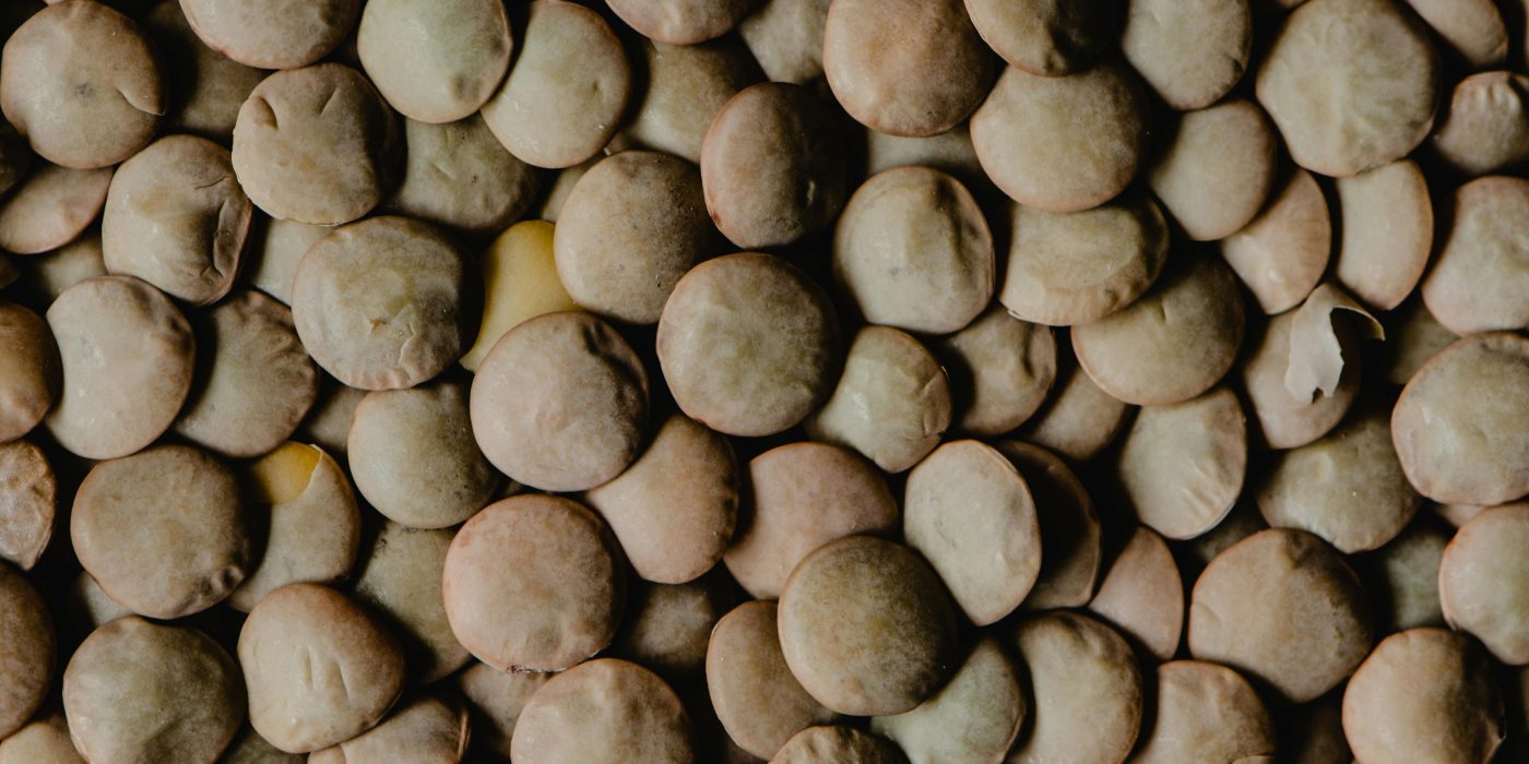 Manger des lentilles le soir fait-il vraiment grossir ?