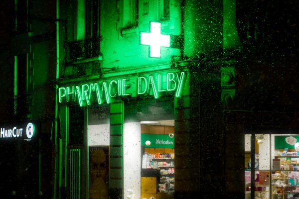 Comment trouver une pharmacie ouverte tard à Paris ?