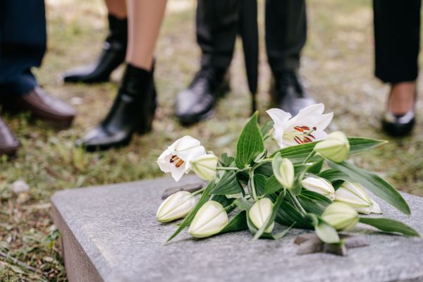 Décès d'un proche : les démarches à faire dans l'ordre