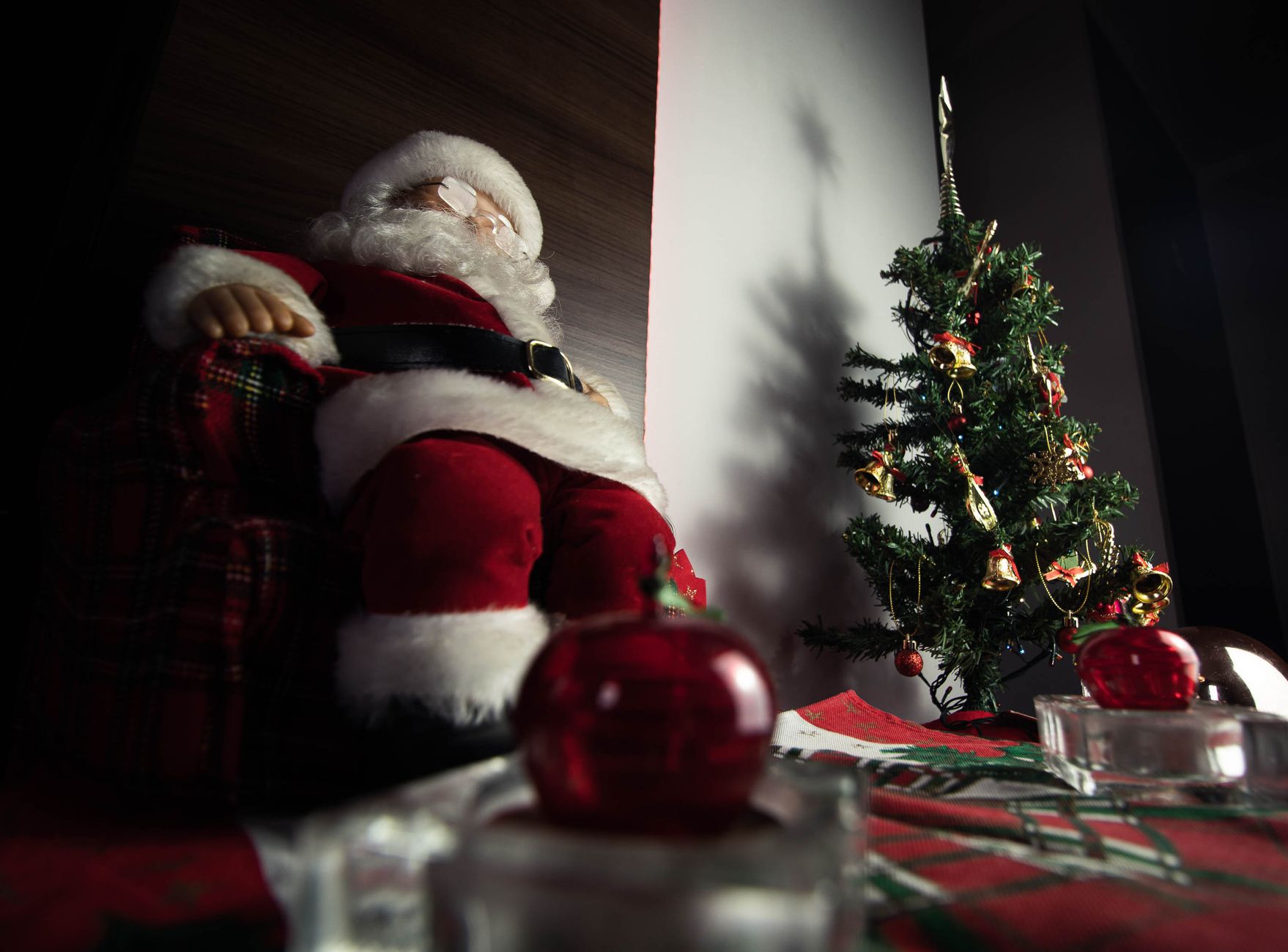 Scène de Noël avec un Père Noël décoratif